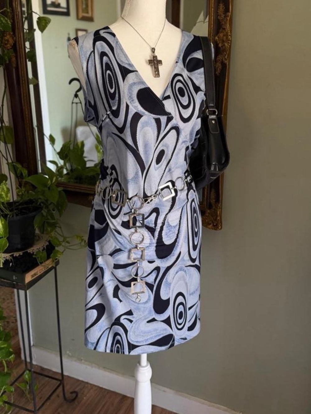 Y2k Zenobia Sleeveless V-Neck Mini Dress in Black & Light Blue Abstract Print